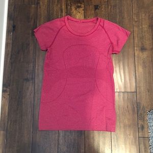 Lululemon Swiftly Tech Short Sleeve Size 8 Red